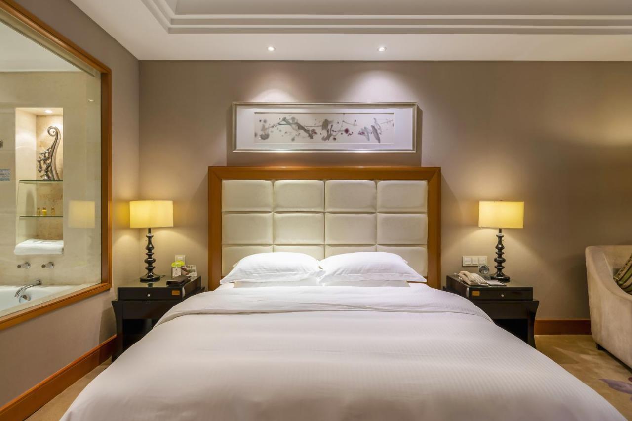 Wyndham Xinyang Downtown Hotel Exterior foto