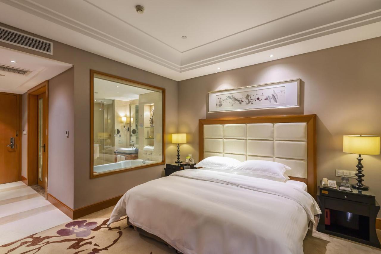 Wyndham Xinyang Downtown Hotel Exterior foto