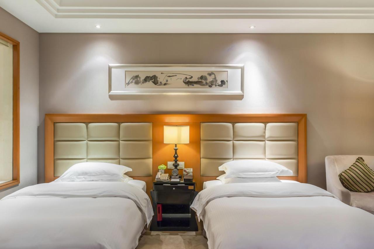 Wyndham Xinyang Downtown Hotel Exterior foto