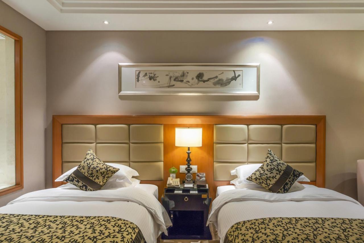 Wyndham Xinyang Downtown Hotel Exterior foto