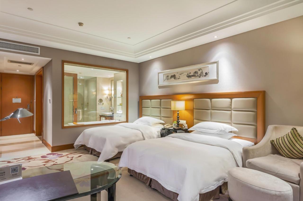 Wyndham Xinyang Downtown Hotel Exterior foto