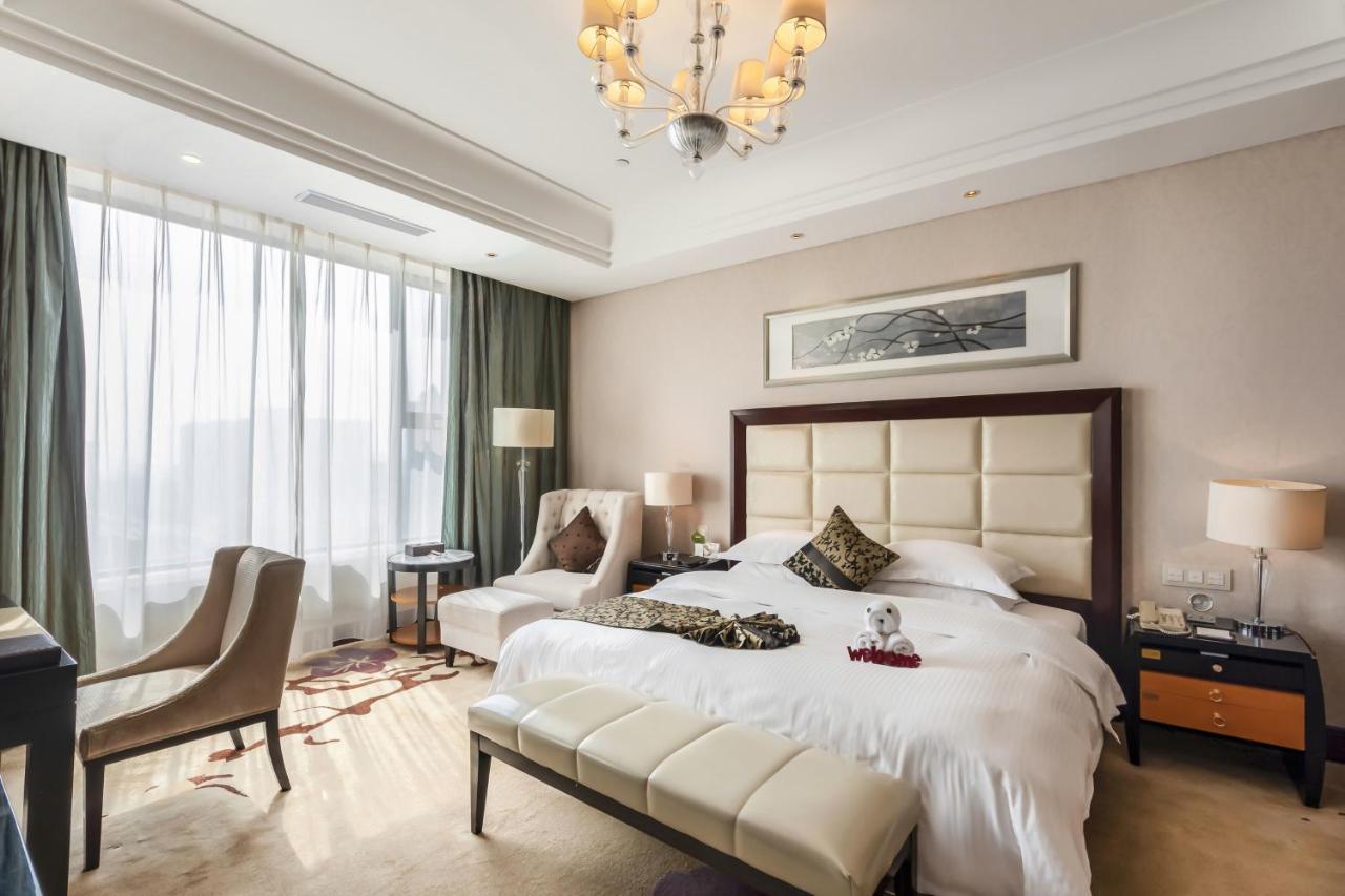 Wyndham Xinyang Downtown Hotel Exterior foto