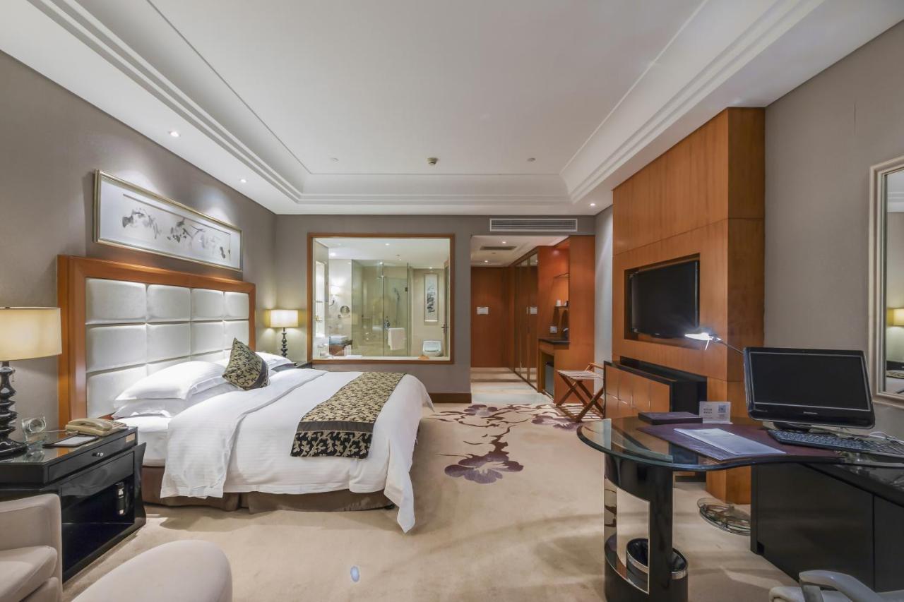 Wyndham Xinyang Downtown Hotel Exterior foto