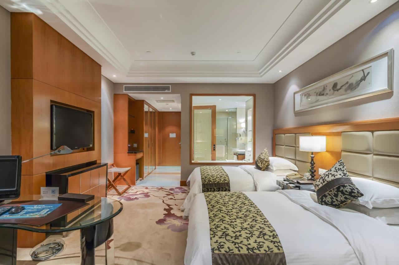Wyndham Xinyang Downtown Hotel Exterior foto