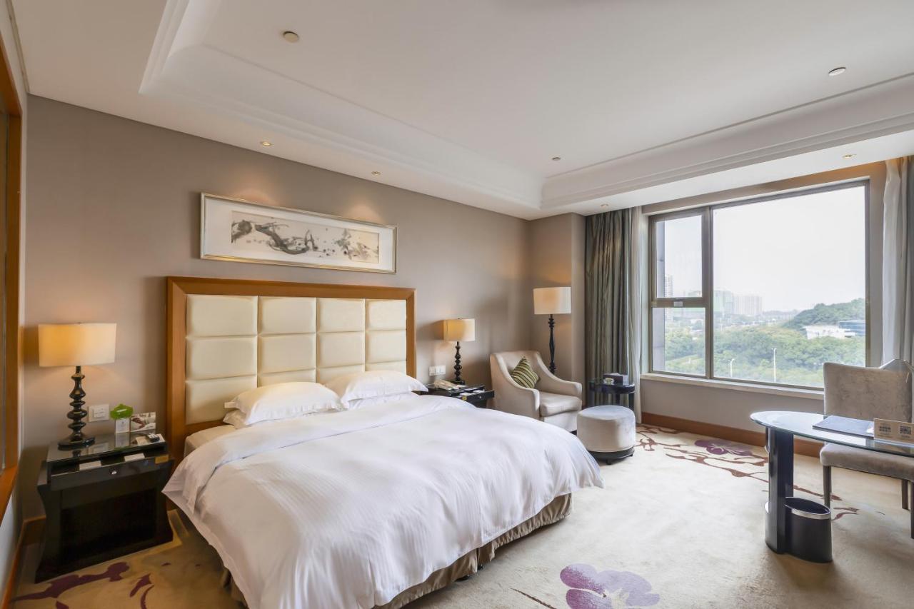 Wyndham Xinyang Downtown Hotel Exterior foto