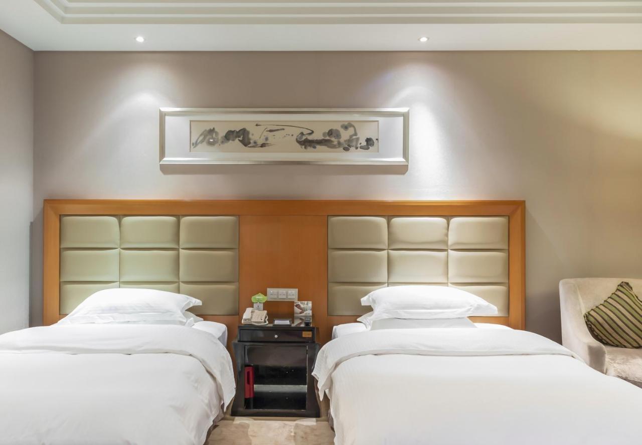 Wyndham Xinyang Downtown Hotel Exterior foto