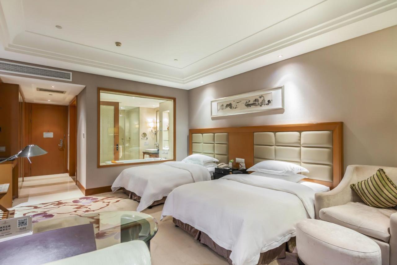 Wyndham Xinyang Downtown Hotel Exterior foto