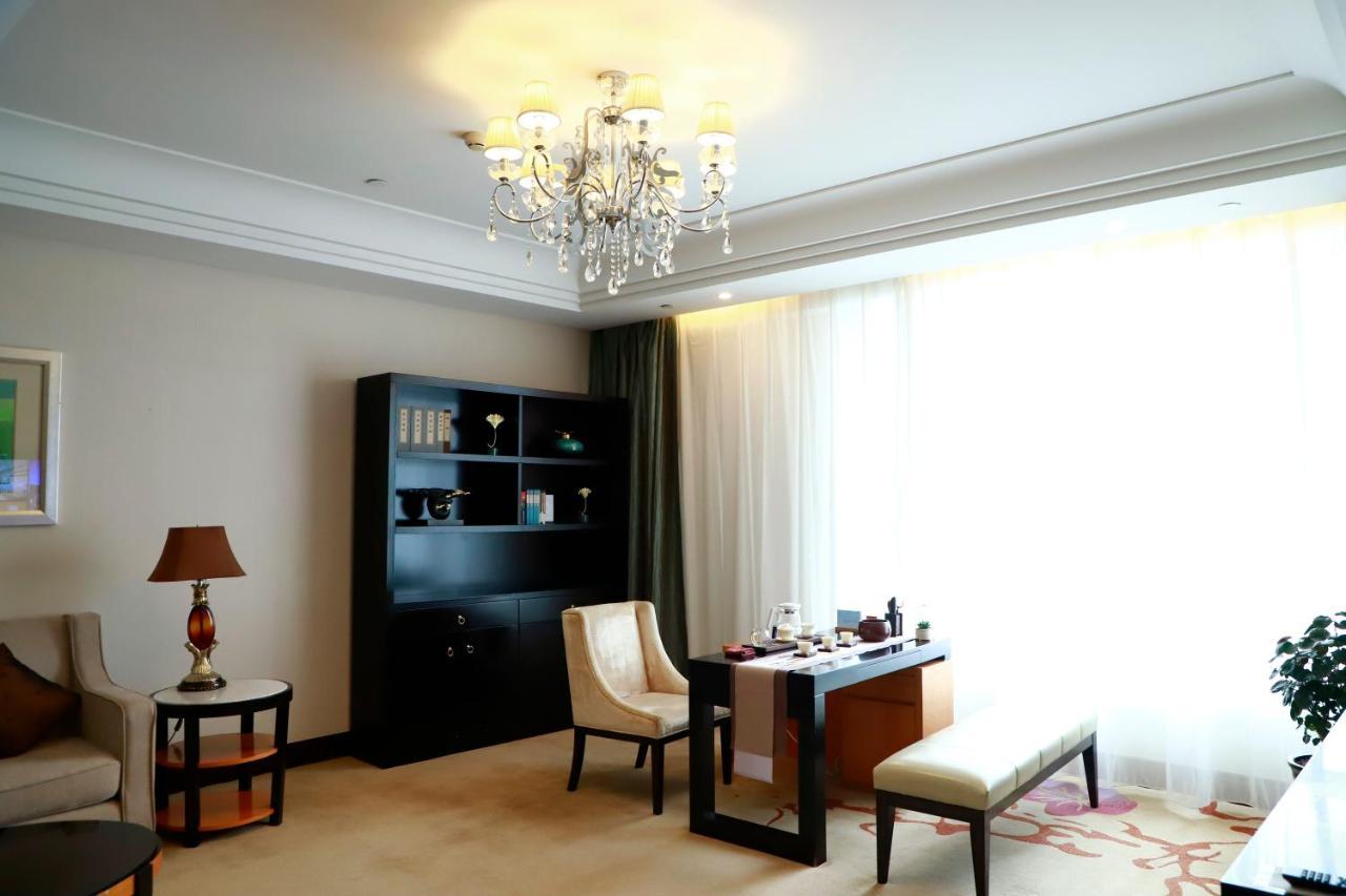 Wyndham Xinyang Downtown Hotel Exterior foto