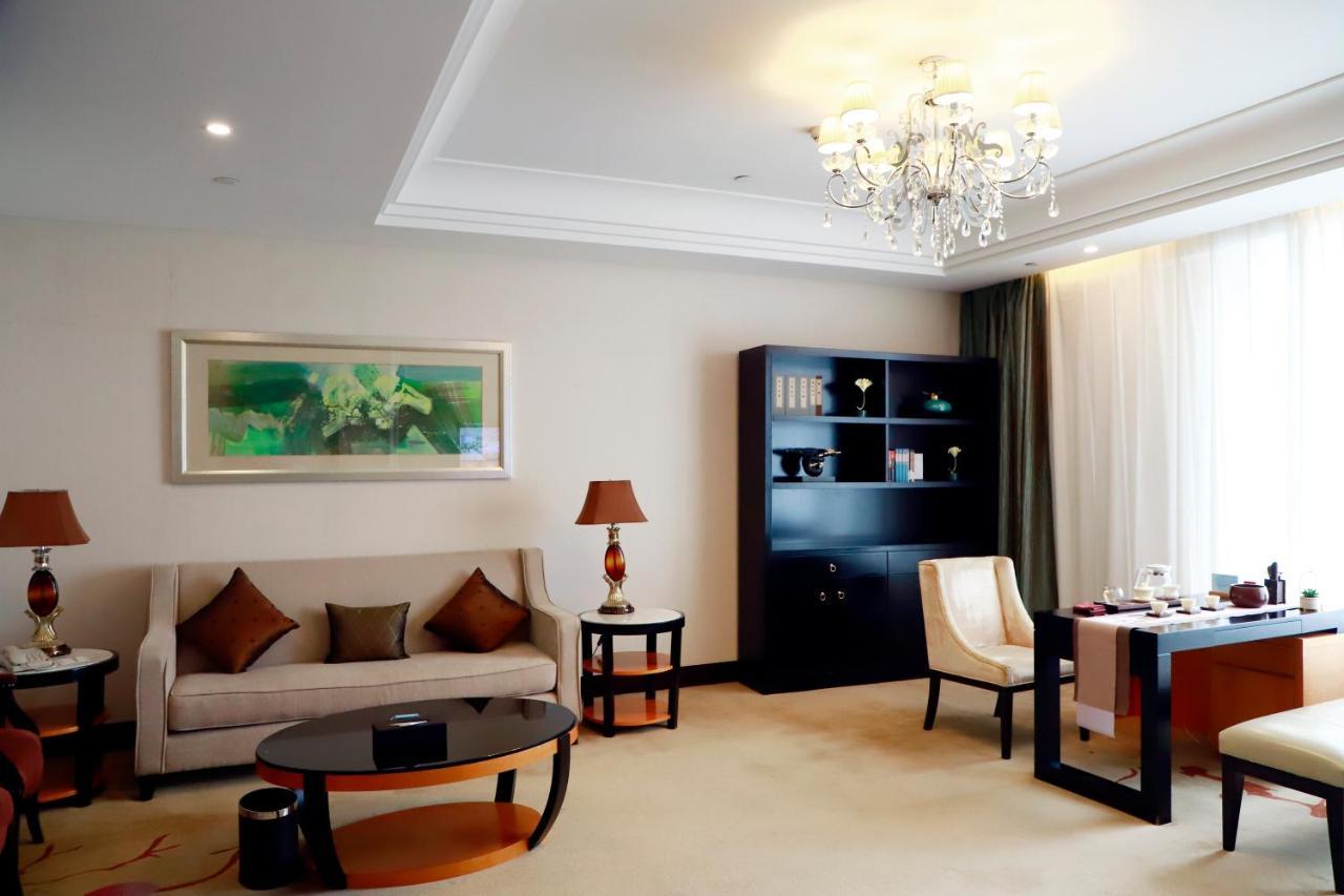 Wyndham Xinyang Downtown Hotel Exterior foto