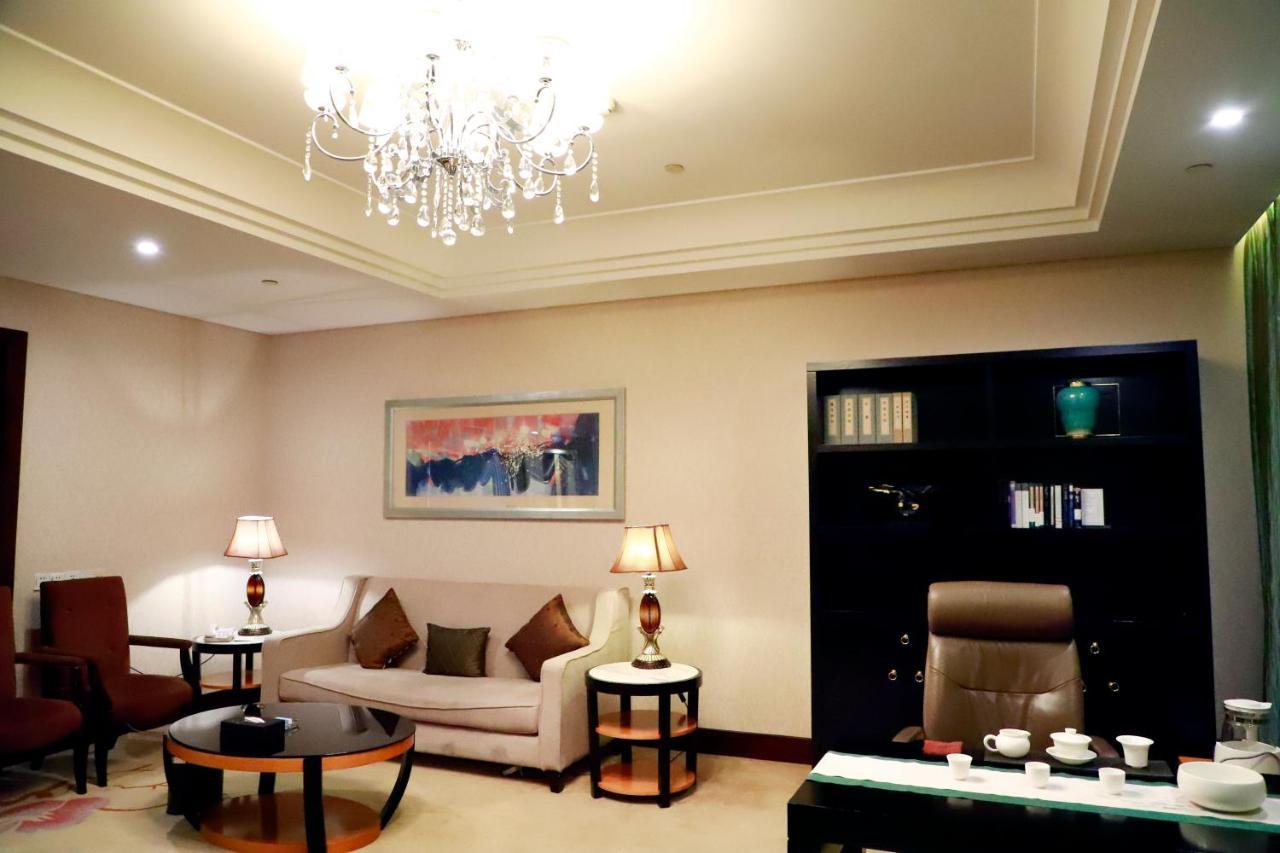 Wyndham Xinyang Downtown Hotel Exterior foto
