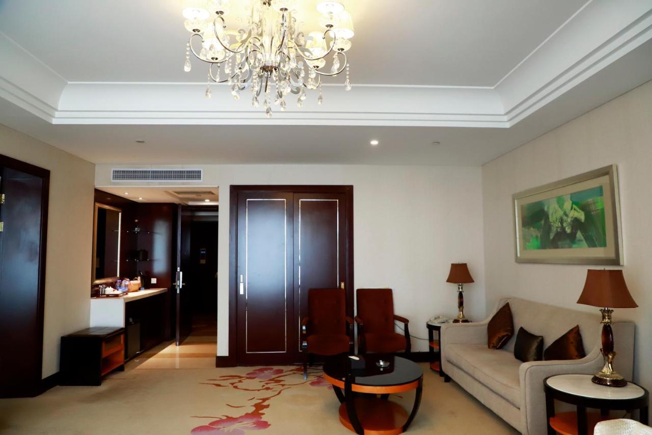 Wyndham Xinyang Downtown Hotel Exterior foto