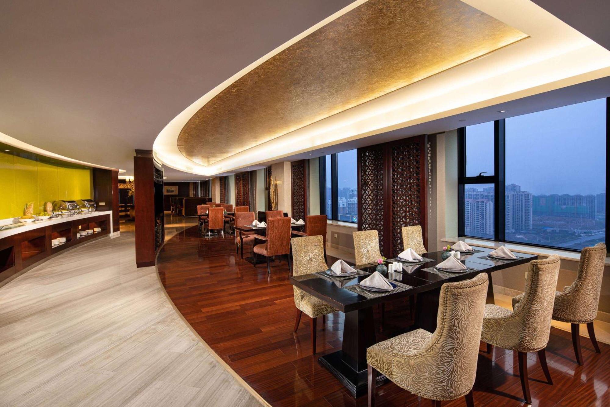 Wyndham Xinyang Downtown Hotel Exterior foto