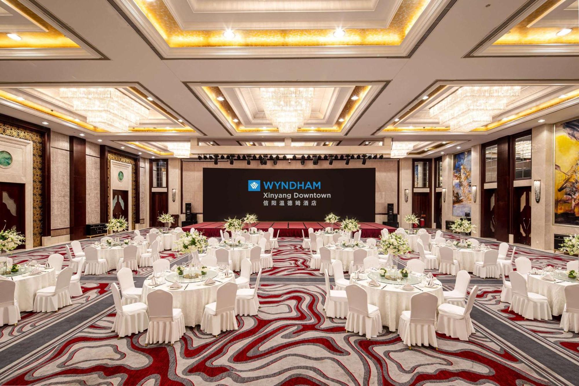 Wyndham Xinyang Downtown Hotel Exterior foto
