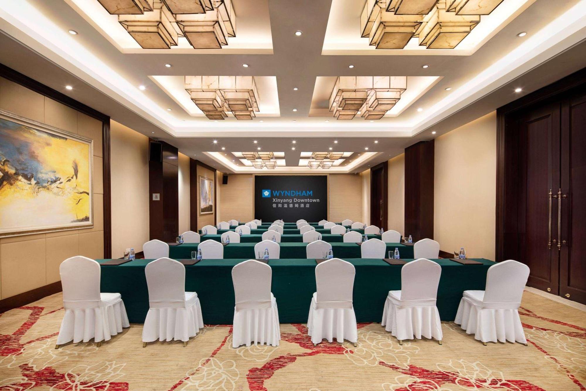 Wyndham Xinyang Downtown Hotel Exterior foto